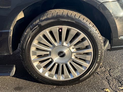 Used 2015 Lincoln Navigator 4WD w/ Equipment Group 101A Reserve image 12