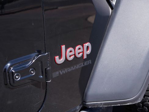 Used 2025 Jeep Wrangler Unlimited Rubicon AWD/4WD image 13