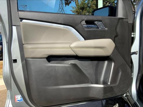 Used 2025 Chevrolet Colorado ZR2 w/ Technology Package image 21