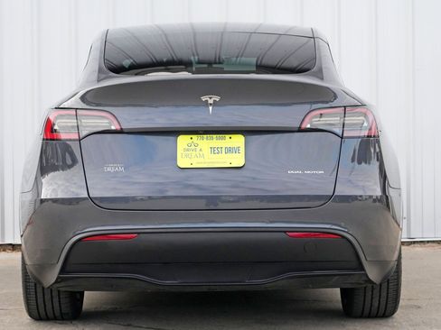 Used 2021 Tesla Model Y Long Range image 10