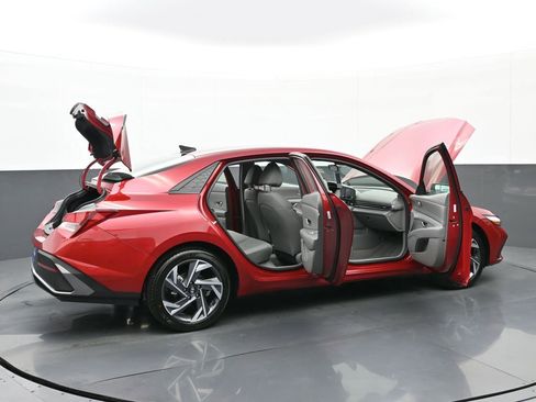 Certified 2025 Hyundai Elantra Sport image 46