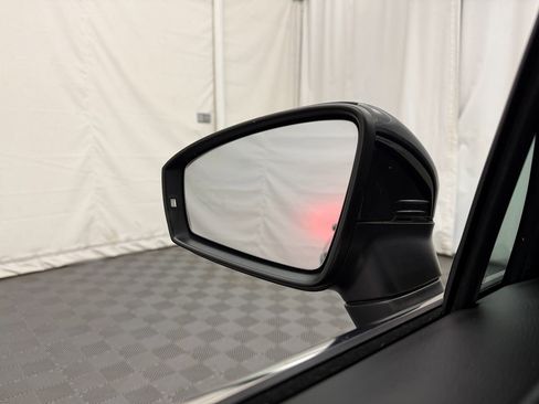 Used 2022 Volkswagen Tiguan SE image 15