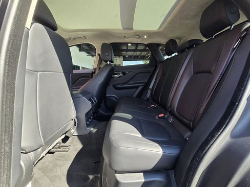 Used 2020 Jaguar F-PACE Premium image 15