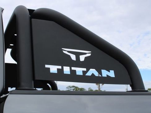 Used 2024 Nissan Titan PRO-4X w/ Pro-4x Convenience Package image 19