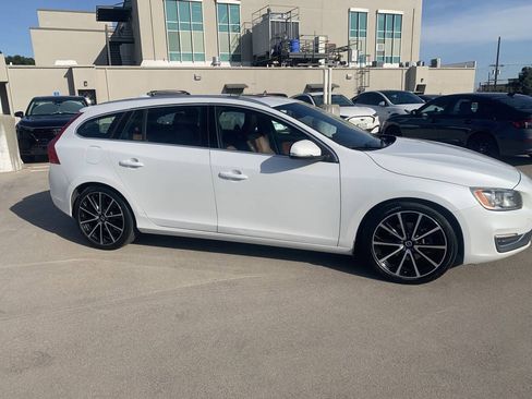 Used 2016 Volvo V60 T5 Premier w/ Convenience Package FWD image 7