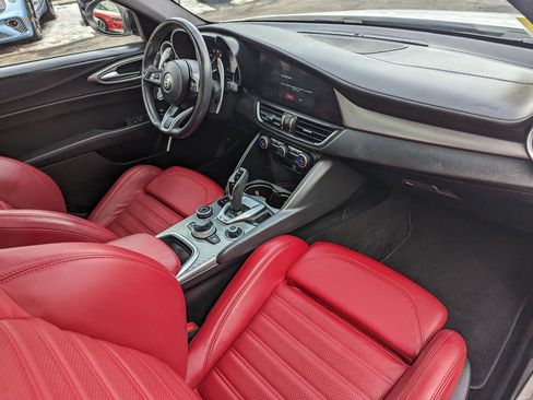 Used 2022 Alfa Romeo Giulia Veloce image 29