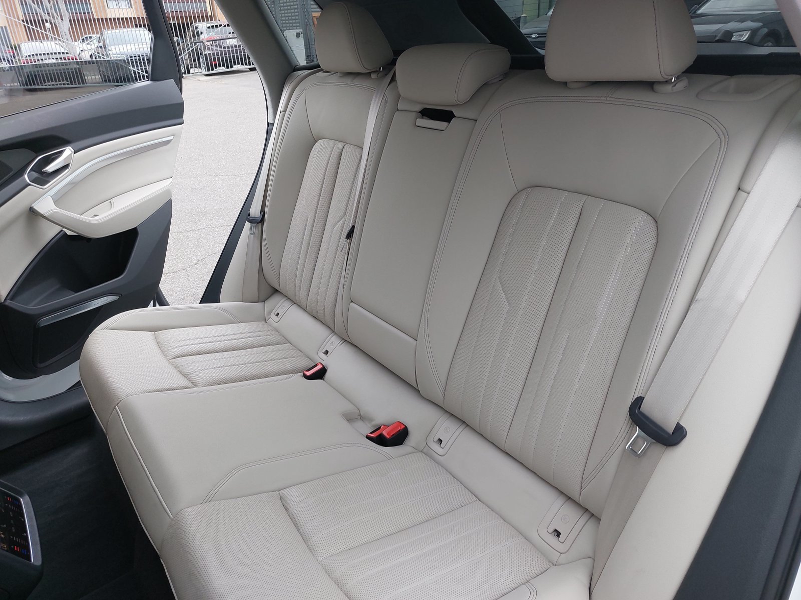 Used 2024 Audi Q8 e-tron Premium Plus w/ Premium Plus Package AWD/4WD image 14