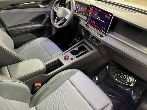 New 2026 Volkswagen Tiguan SE R-Line FWD image 15