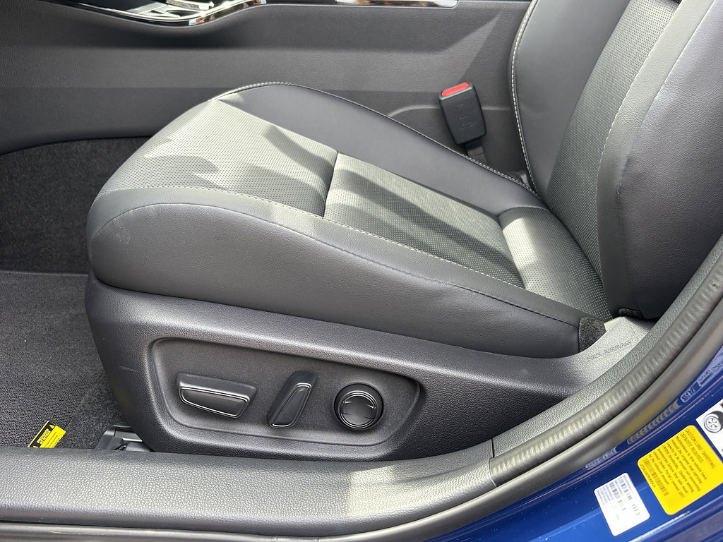 New 2027 Toyota Prius XLE FWD image 12