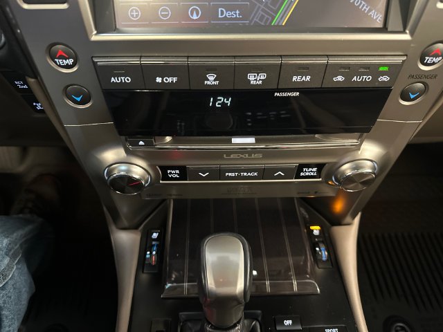 Used 2021 Lexus GX 460 Luxury w/ Accessory Package AWD/4WD image 18
