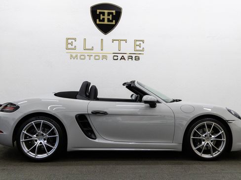 Used 2018 Porsche 718 Boxster image 9