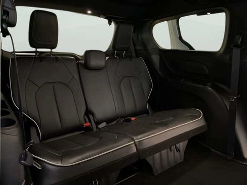 Used 2026 Chrysler Pacifica Limited w/ S Appearance Package FWD image 22