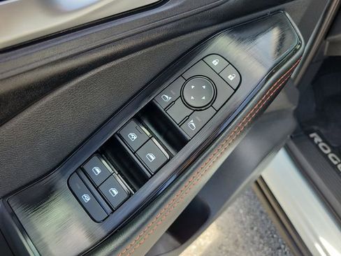 Used 2025 Nissan Rogue SV image 19