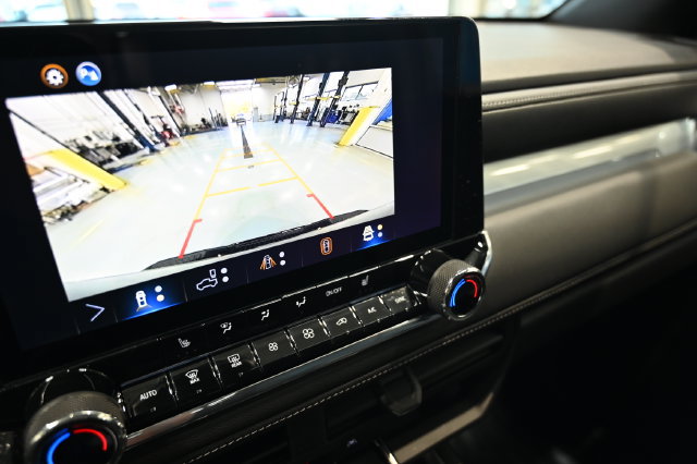 Used 2026 Chevrolet Colorado LT w/ LT Convenience Package AWD/4WD image 17