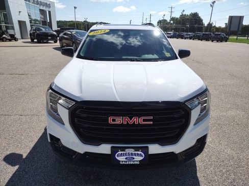 Used 2024 GMC Terrain SLT w/ Elevation Edition FWD image 9