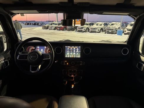 Used 2020 Jeep Gladiator Overland w/ Dual Top Group image 17