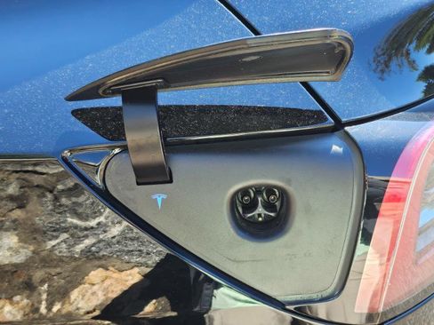 Used 2023 Tesla Model Y Long Range AWD/4WD image 27