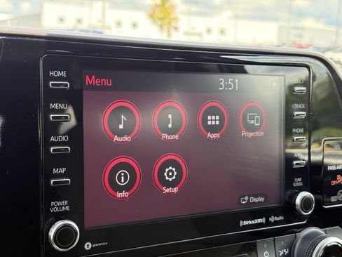 Used 2022 Toyota Highlander LE FWD image 21