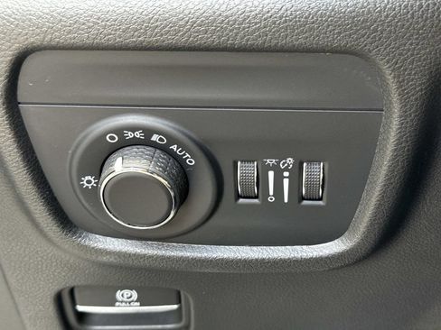 Used 2025 Jeep Grand Cherokee L Laredo RWD image 41