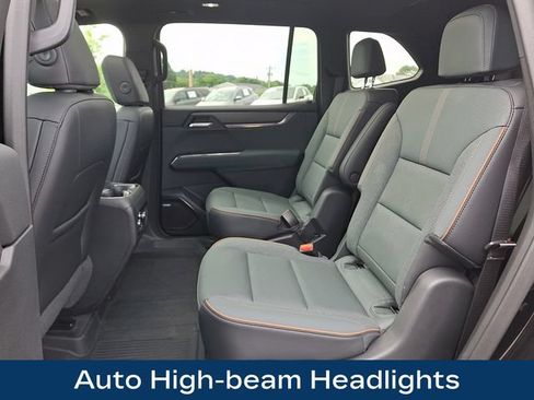 Used 2025 GMC Acadia AT4 w/ Luxury Package AWD/4WD image 18