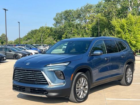Used 2025 Buick Enclave Preferred FWD image 5