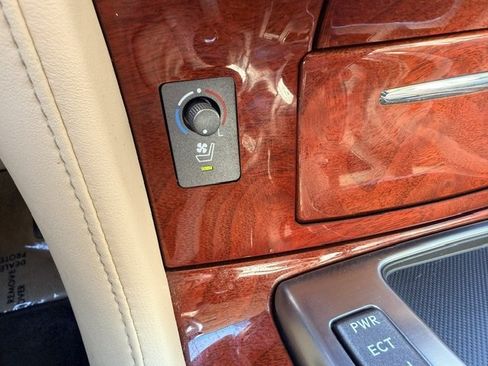 Used 2009 Lexus LX 570 4WD w/ Preferred Accessory Pkg image 31