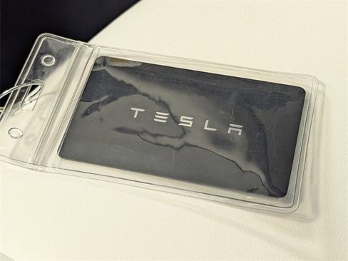 Used 2020 Tesla Model 3 Standard Range image 23