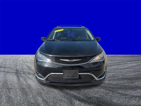Used 2019 Chrysler Pacifica Touring-L FWD image 9