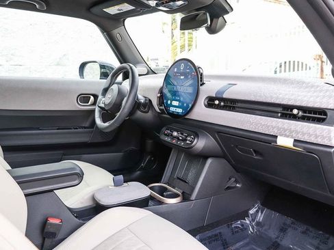 Used 2025 MINI Cooper 2-Door Hardtop FWD image 15