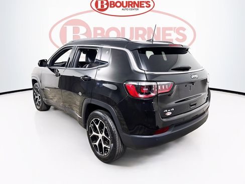 Used 2024 Jeep Compass Limited AWD/4WD image 7
