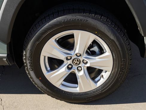 Certified 2021 Toyota RAV4 XLE w/ Convenience Package FWD image 13