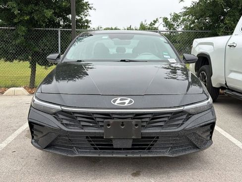 Used 2024 Hyundai Elantra SEL w/ Convenience Package FWD image 2
