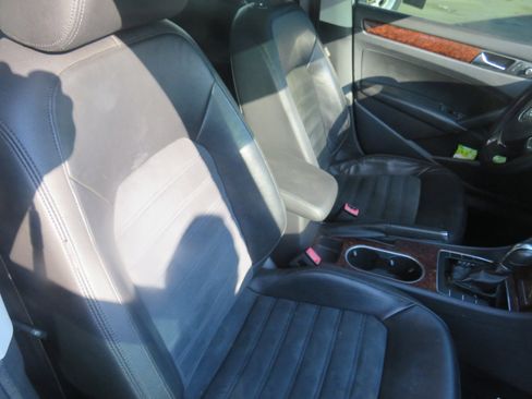 Used 2013 Volkswagen Passat TDI SEL Premium image 33