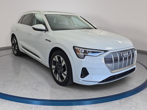 Certified 2023 Audi e-tron Premium Plus w/ Premium Plus Package AWD/4WD image 3