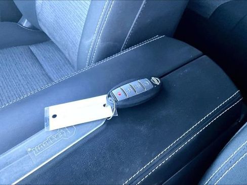 Used 2022 Nissan Rogue SV image 32