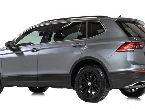 Used 2019 Volkswagen Tiguan SE w/ Panoramic Sunroof Package image 6