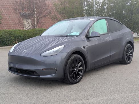 Used 2023 Tesla Model Y Long Range image 8