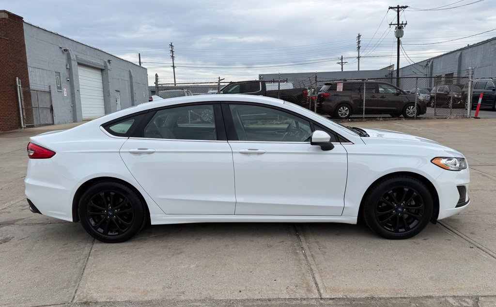 Used 2019 Ford Fusion SE FWD image 5