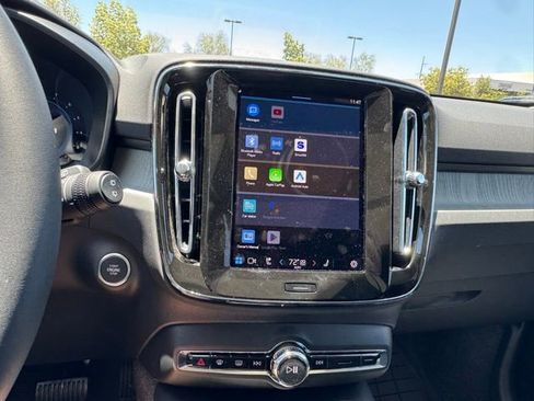 New 2025 Volvo XC40 B5 Core w/ Climate Package image 25