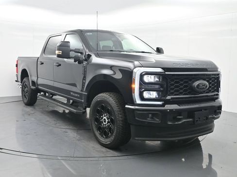 New 2026 Ford F350 Lariat w/ Black Appearance Package image 4