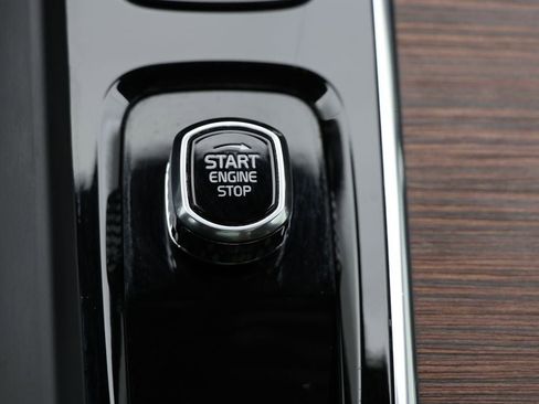 Used 2025 Volvo V60 B5 Cross Country Plus image 27