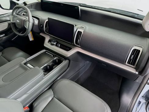 New 2026 Ford Expedition Active image 32