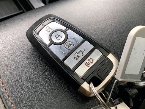 Used 2020 Ford F250 Platinum w/ FX4 Off-Road Package image 14