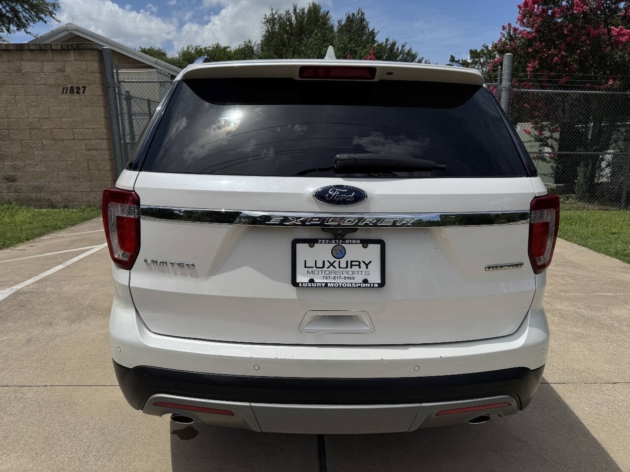 Used 2016 Ford Explorer Limited w/ Equipment Group 301A FWD image 9