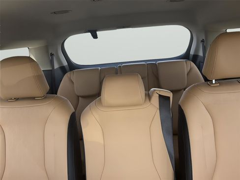 Used 2024 Kia Carnival LX image 22