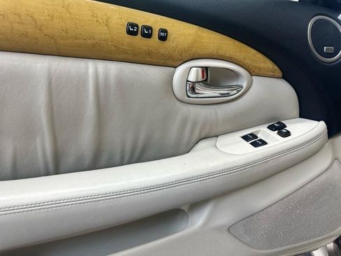 Used 2002 Lexus SC 430 Convertible RWD image 16