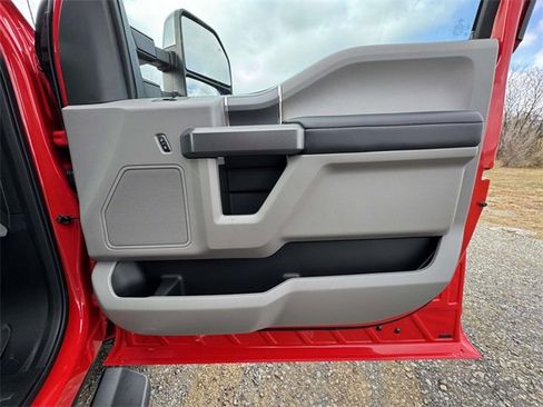 Used 2017 Ford F250 XLT w/ XLT Premium Package image 15