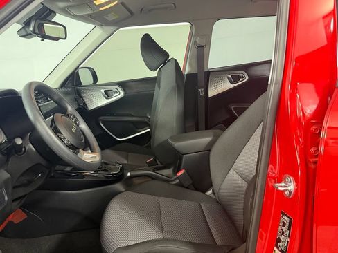 Used 2025 Kia Soul S FWD image 22