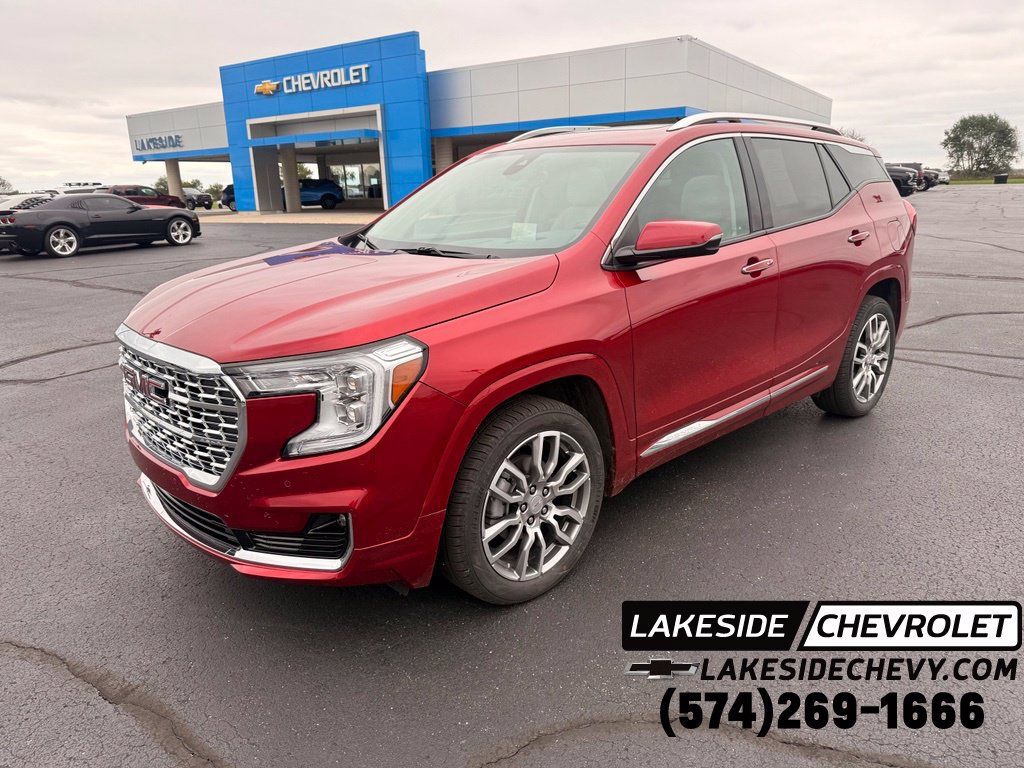 Used 2023 GMC Terrain Denali AWD/4WD image 1