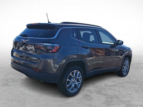 Used 2022 Jeep Compass Latitude image 5